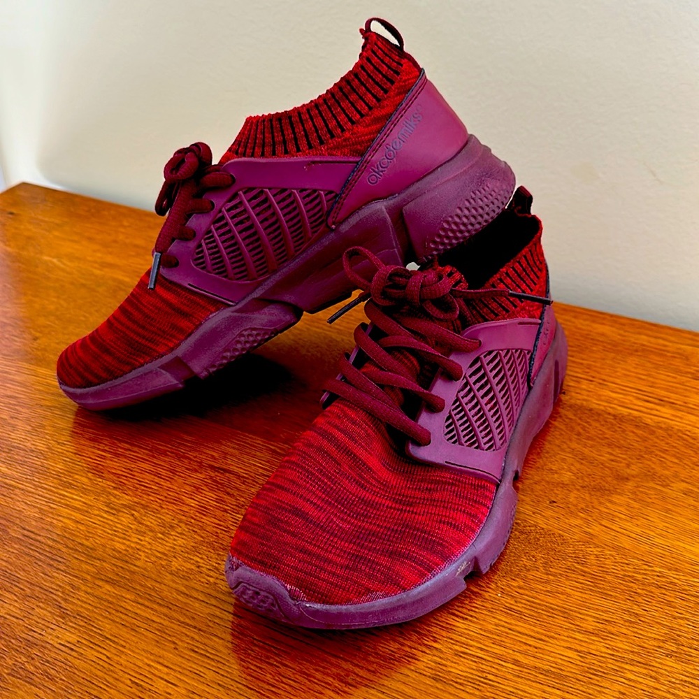 Akademiks Red Boys Shoes size 4